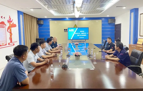 青島德州老鄉(xiāng)會宮兆東秘書長、禹城市在青流動黨員黨總支籌建負責人劉建民一行7人蒞臨公司參觀調(diào)研2.jpg 青島德州老鄉(xiāng)會宮兆東秘書長、禹城市在青流動黨員黨總支籌建負責人劉建民一行7人蒞臨公司參觀調(diào)研2.jpg